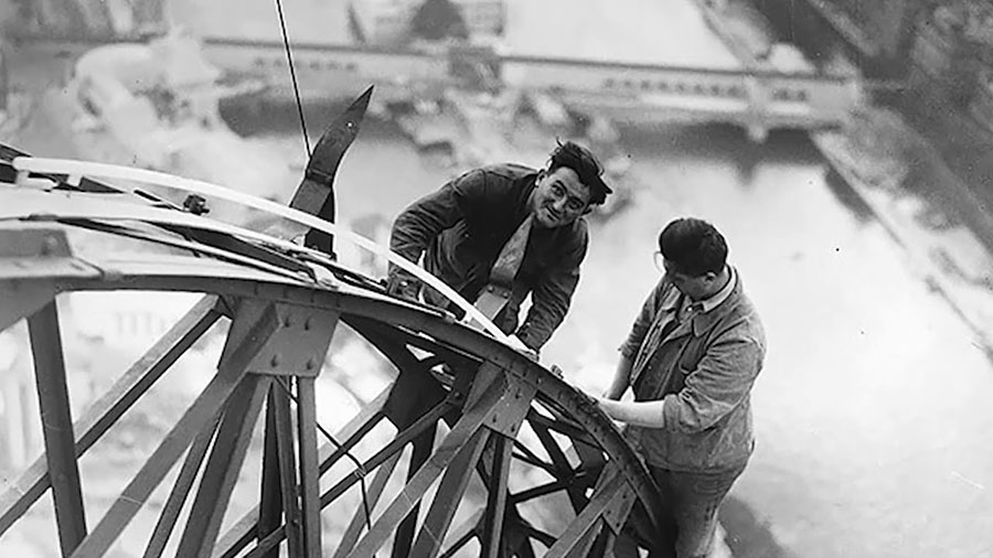 Construction Picture Of Eiffel Tower, Via: Youtube